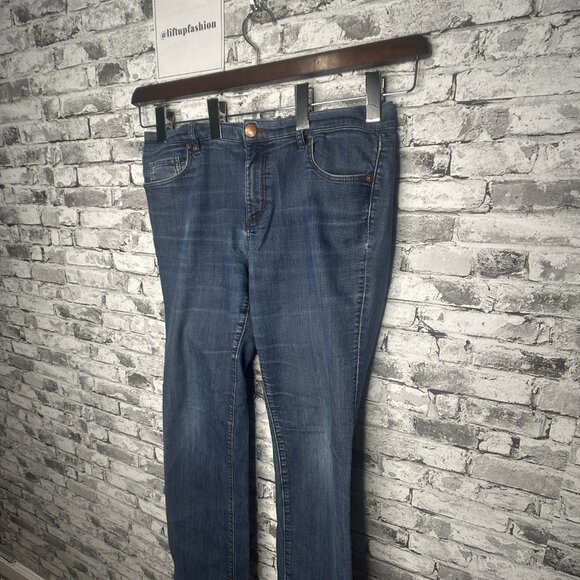 EUC Ann Taylor LOFT "Modern Straight Jeans" Size 31/12 - Picture 2 of 16